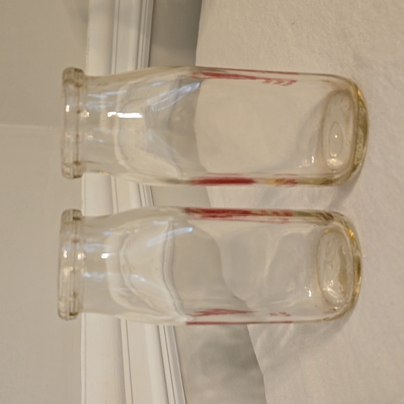 Two Miller's Milk Bottles Vintage Excellent Condition - Picture 4 of 12